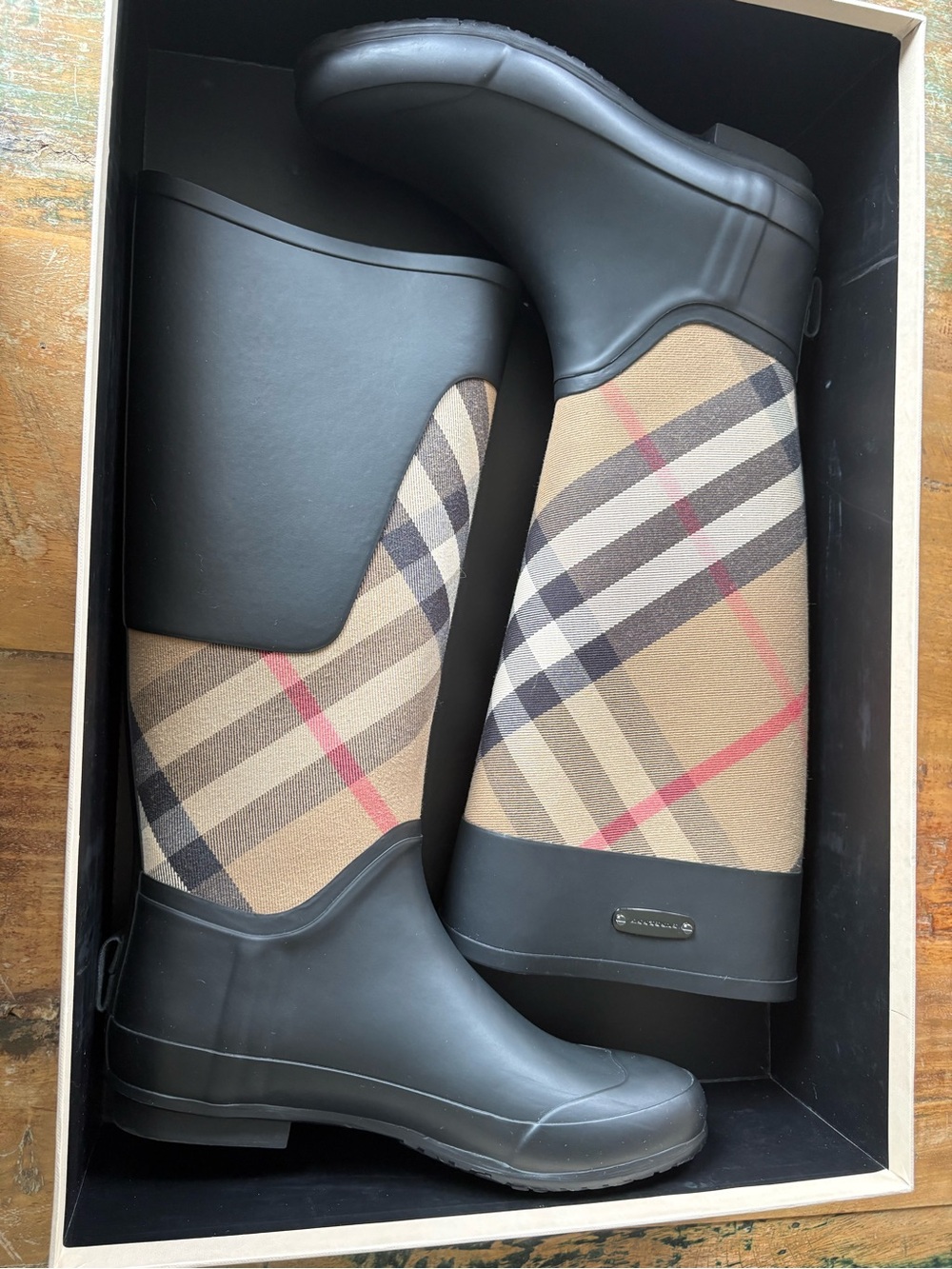 NWT- Burberry rain boots 38